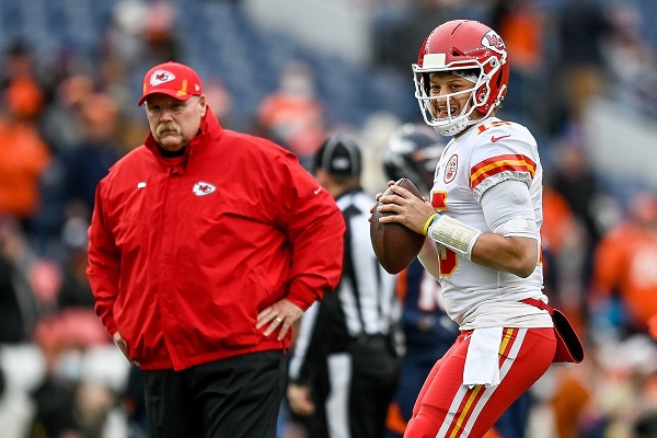 Kansas City Chiefs tukee täysin Patrick Mahomea voidakseen voittaa uudelleen